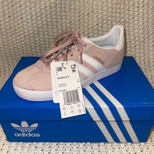 Girls Adidas gazelle size 2🤍